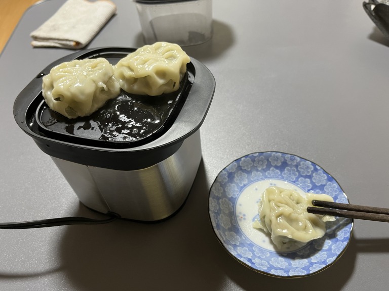 スチーマー調理のニラ饅頭も食す